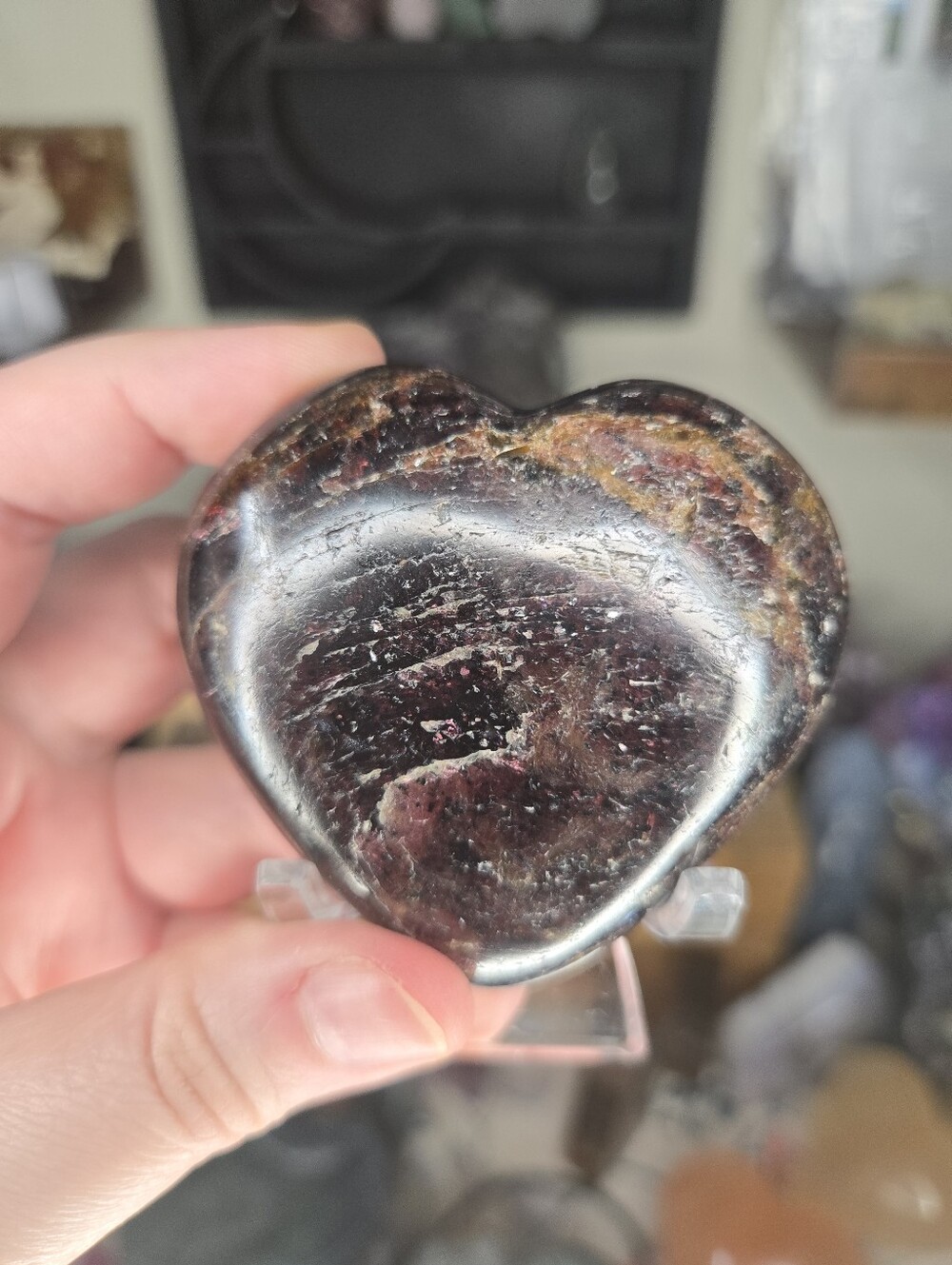 Garnet Crystal Heart Carving B - Picture 3 of 3
